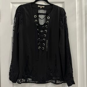 Beautiful black top ! GIMMICKS BY BUCKLE SIZE MEDIUM